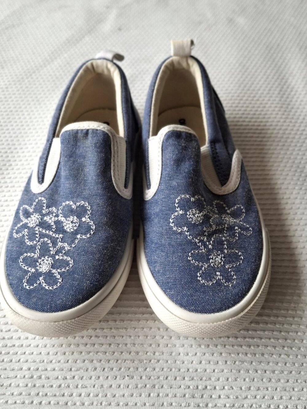 Old Navy girls' denim slip-on shoes, size 9, in good condition.